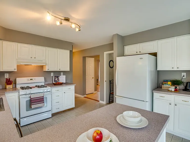490 W Dryden Rd #A — Photo 8