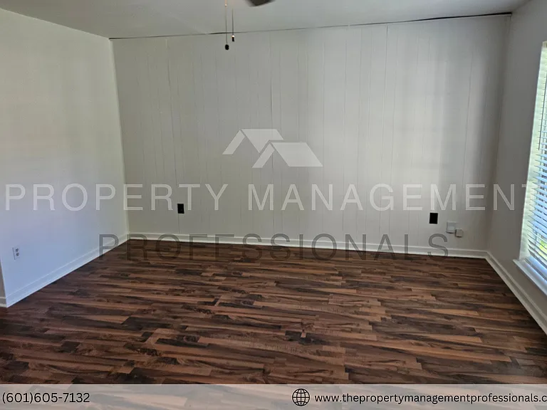 1732 Brookhollow Cir — Photo 3