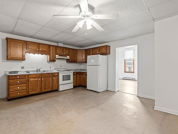 2nd image of 426 W Washington St #B