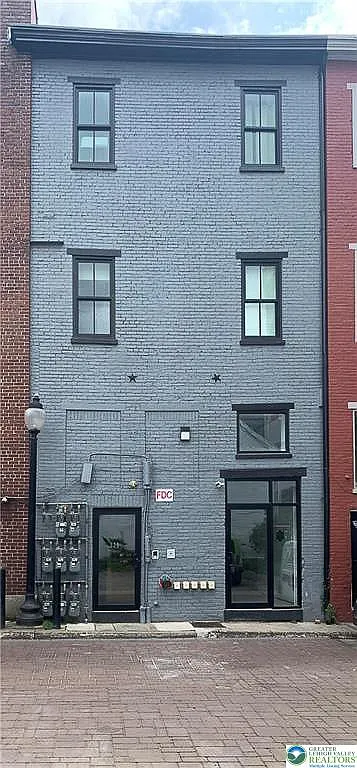 1 bed, 1.0 bath, 800 sqft, $1,650 — Photo 1
