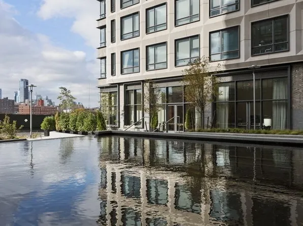 550 Vanderbilt Avenue image 1 of 13