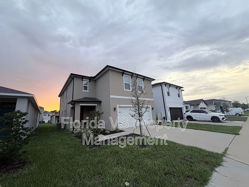 4 bed, 2.5 bath, 2260 sqft, $2,400 — Photo 1