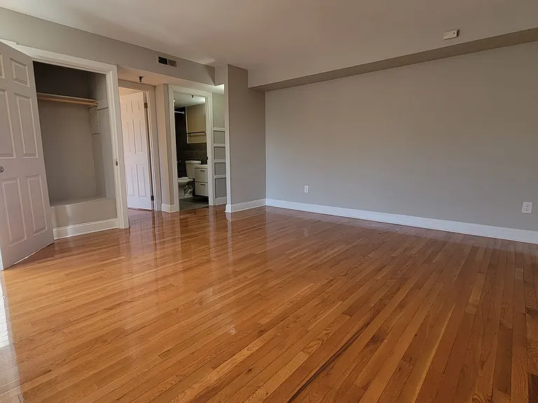240 Sheffield Ave #1BB — Photo 9