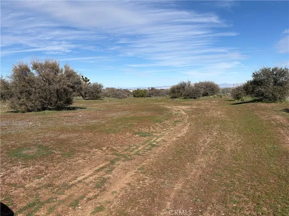 8350 Cedar St, Phelan, CA 92371