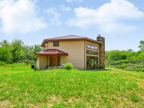 9550 Maple Rd, Carthage, MO 64836