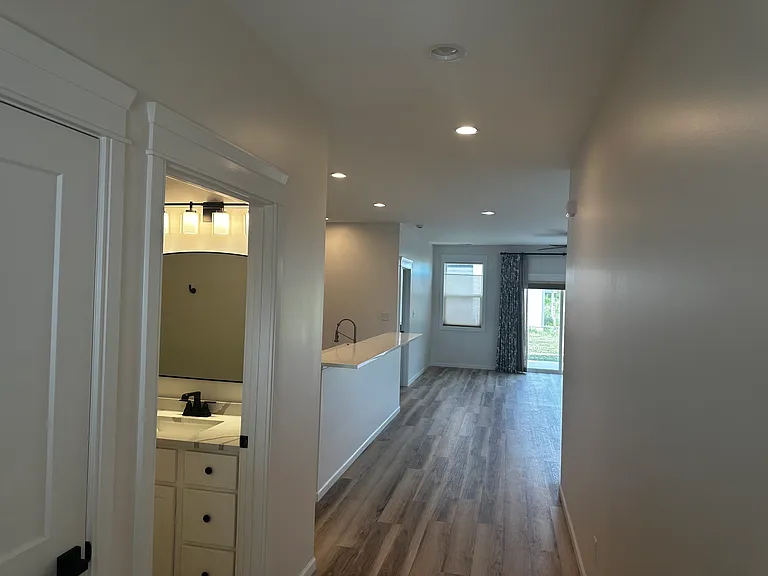 387 S Madison St — Photo 2