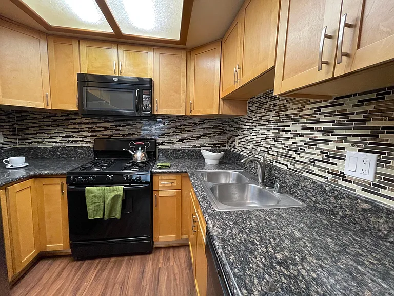 5251 Willowcrest Ave #5 — Photo 47
