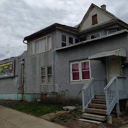 2nd image of 1100 North St