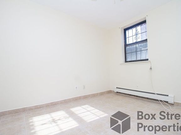 2nd image of 15 Bancroft Pl #1
