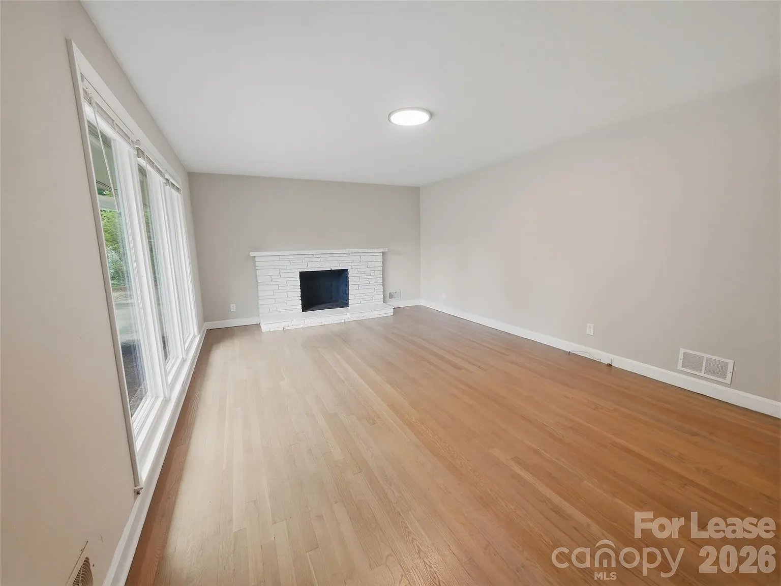 3 bed, 1.5 bath, 1463 sqft, $1,750 — Photo 4