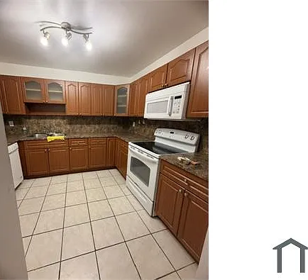 6930 Miami Gardens Dr #517 — Photo 8