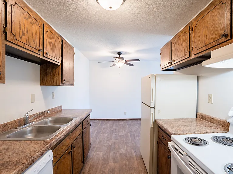 Eagan, MN Glen Pond Apartments | Kitchen