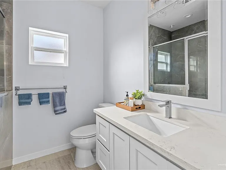 2214 E 6th St — Photo 13