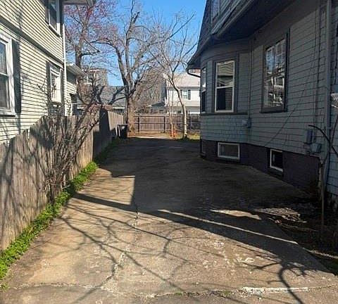 2nd image of 107 Massasoit Ave