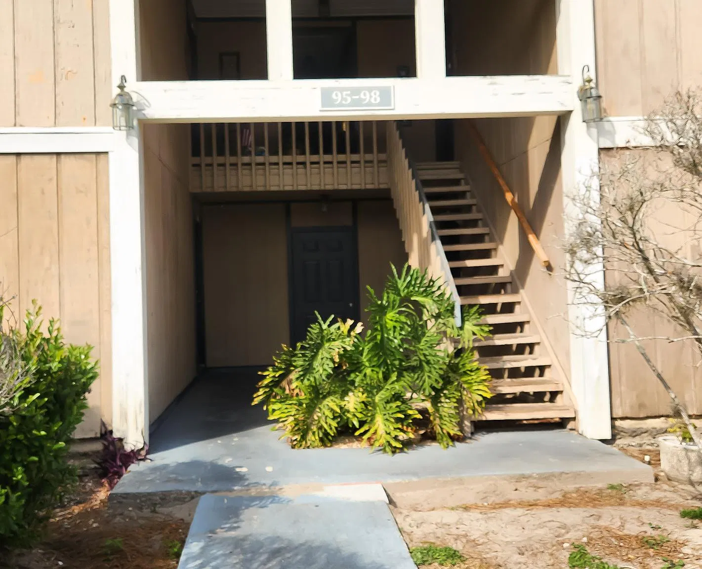 8880 Old Kings Rd S — Photo 1