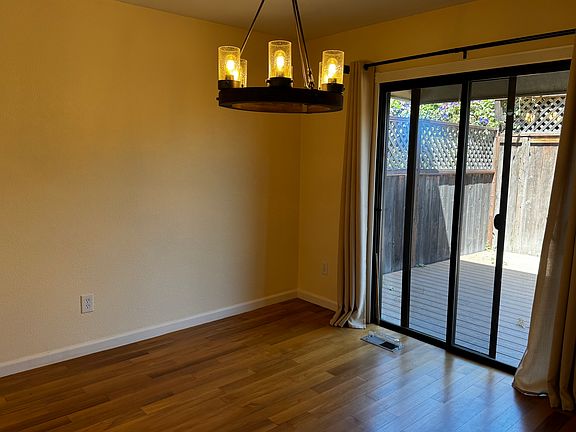 4th image of 266 Bonita Ln