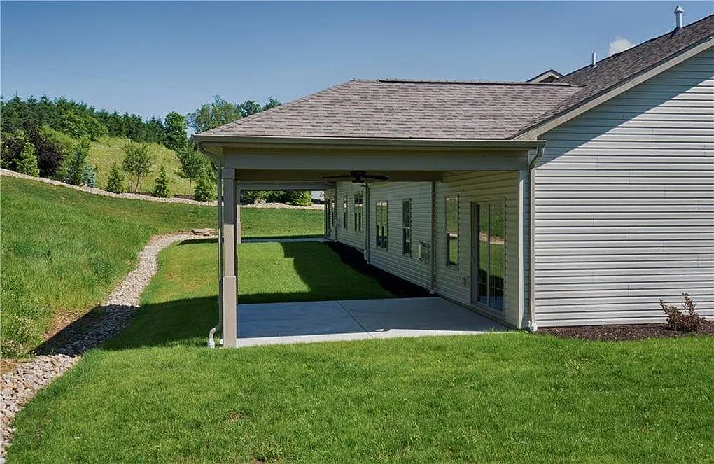 3 bed, 1400 sqft, $2,400 — Photo 2