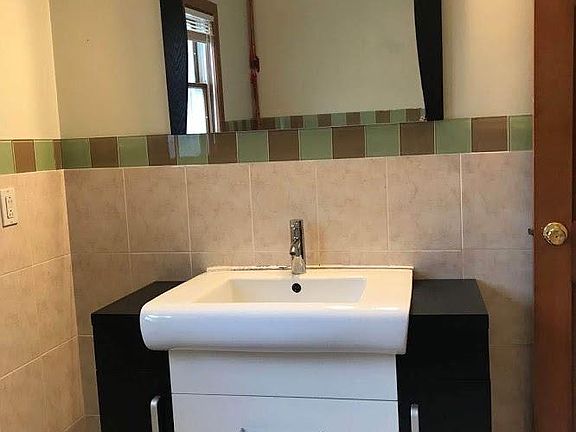 5th image of 299 Highland Ave #2