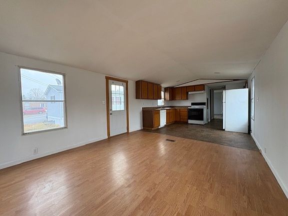2nd image of 36 White Tail Rd #1