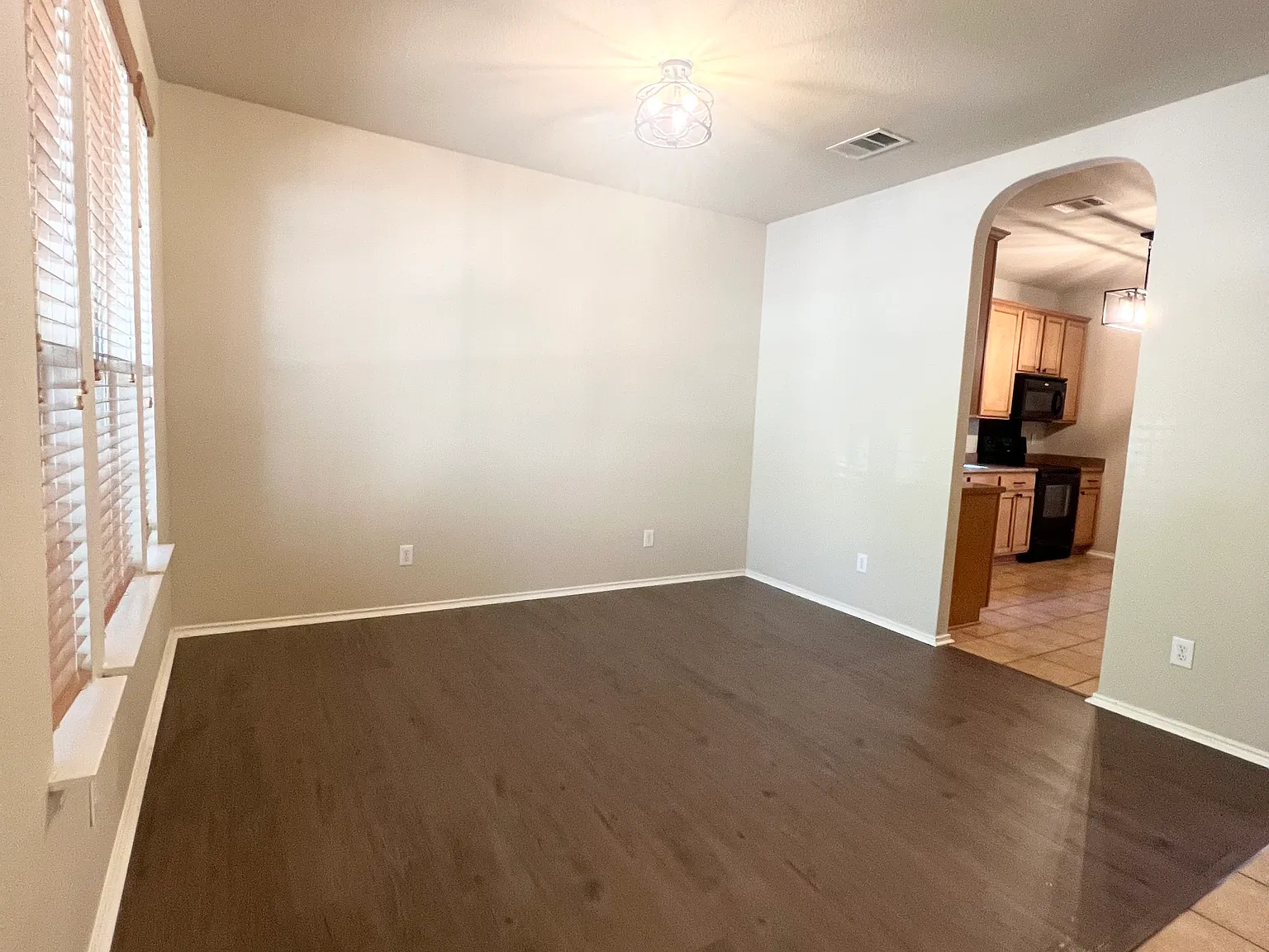 3 bed, 2.5 bath, 2180 sqft, $1,850 — Photo 2