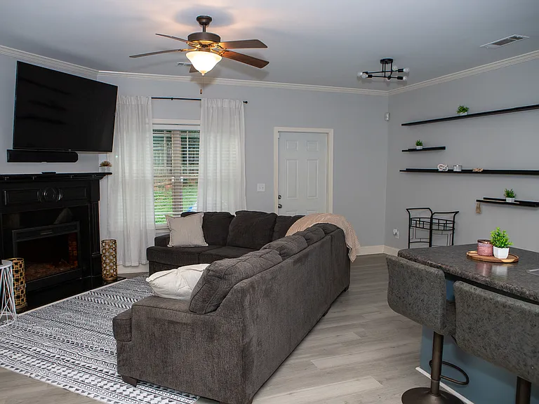 2911 Hillside Pl — Photo 10