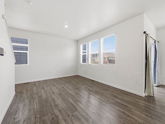 4th image of 810 Elias Tarn Dr