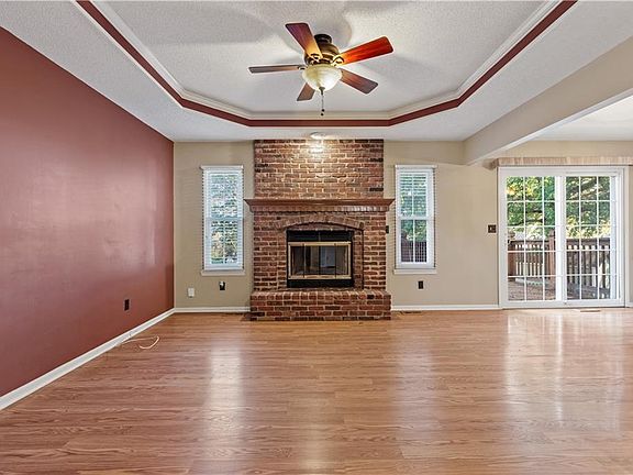 4th image of 400 SE Mount Vernon Dr