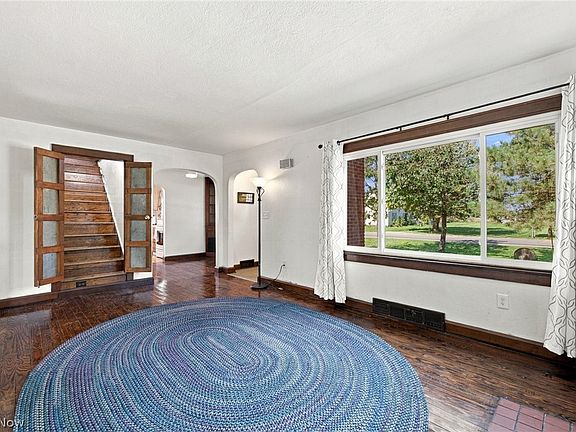3rd image of 12042 Greenwich Rd