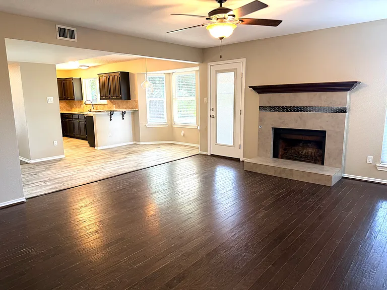 2417 Warwick Ave — Photo 12