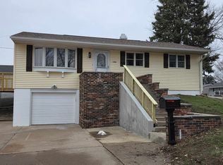 1206 10th Ave N, Clinton, IA 52732