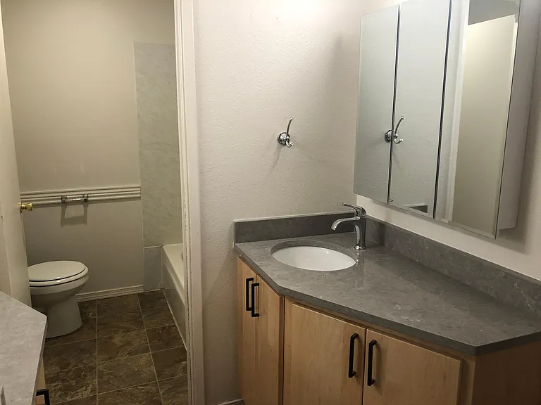 500 NE Maiden Ln #5 — Photo 5