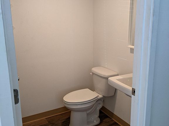 4th image of 2421 Stone St #105