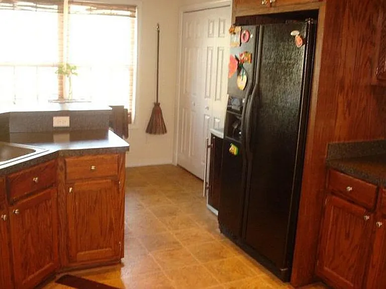 1825 Canberra Dr — Photo 8
