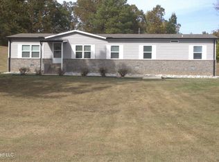 2412 Hardy Rd, Grenada, MS 38901