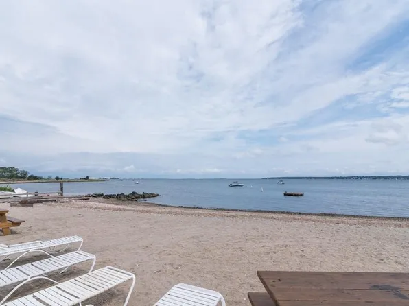 41 Abalone Rd, Saunderstown, RI 02874