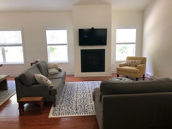 3rd image of 27 Weston Way