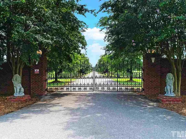 305 Devin Dr, White Oak, NC 28399