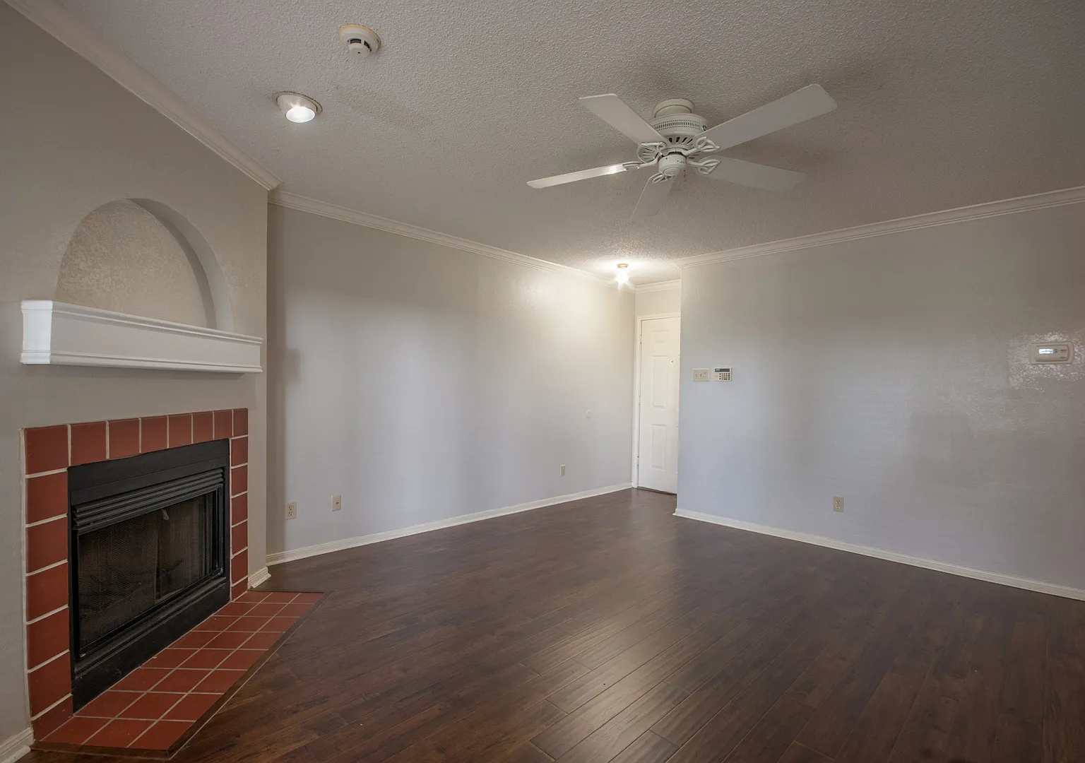 2 Bedroom / 2 Bath Condo Off of Far West — Photo 3