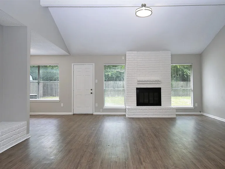 7814 Barnhill Dr — Photo 6