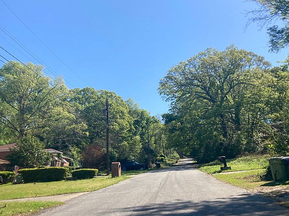 5th image of 4 Lowe Dr