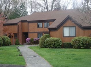 9 Hearthstone Dr, Brookfield, CT 06804