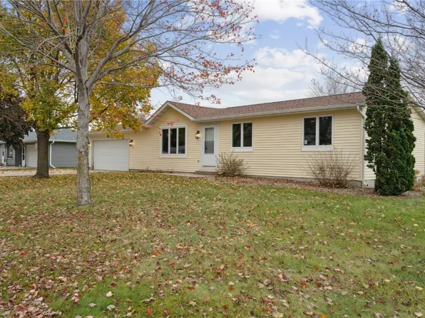 403 6th St, Belle Plaine, IA 52208