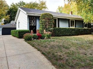 1604 Chestnut Ln, Waukesha, WI 53189