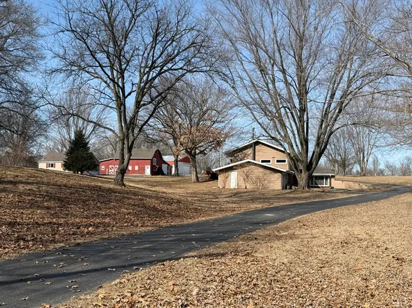 21186 Mathew Rd, Sterling, IL 61081
