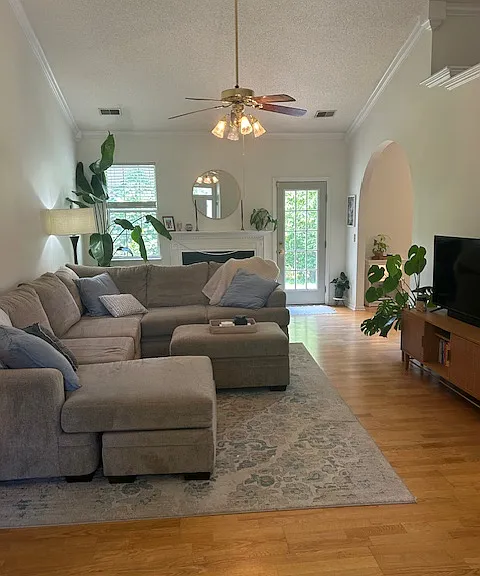 135 Revolution Dr — Photo 5