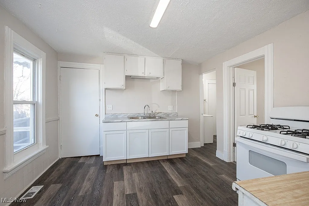 2 bed, 800 sqft, $1,140 — Photo 3
