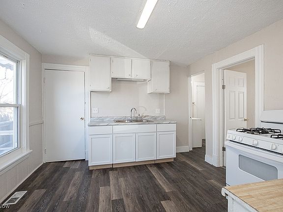 3rd image of 1052 W 17th St #A