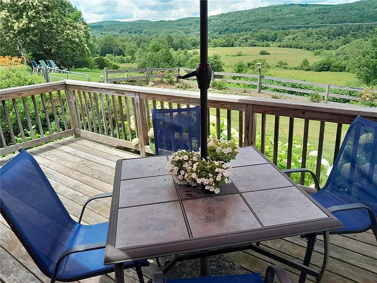 395 Rezen Rd — Photo 3