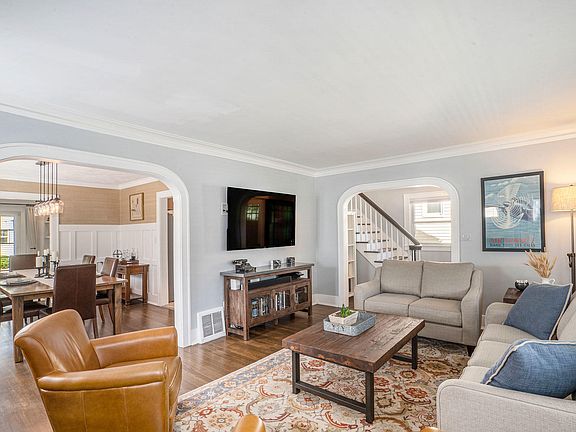5th image of 1121 Calvin Ave SE