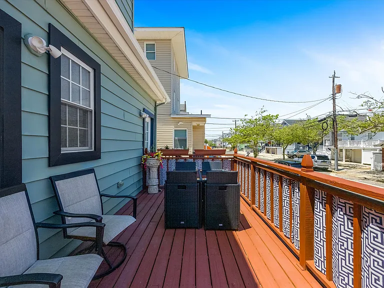 25 S Oakland Ave — Photo 11